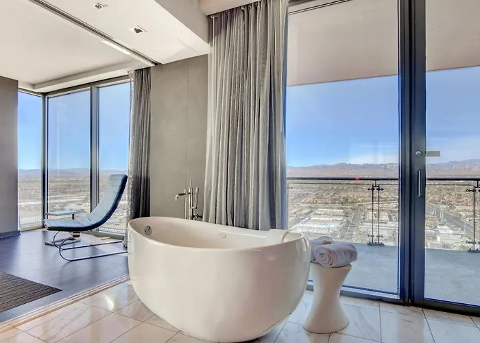 Private Luxury Panoramic Suite At Palms Place